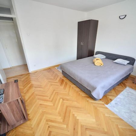 Apartman Centar Lux Πίροτ Εξωτερικό φωτογραφία