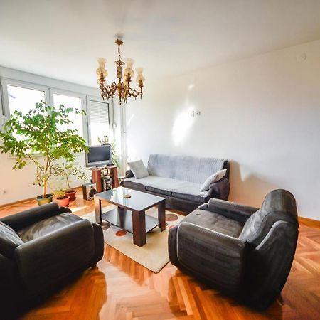 Apartman Centar Lux Πίροτ Εξωτερικό φωτογραφία