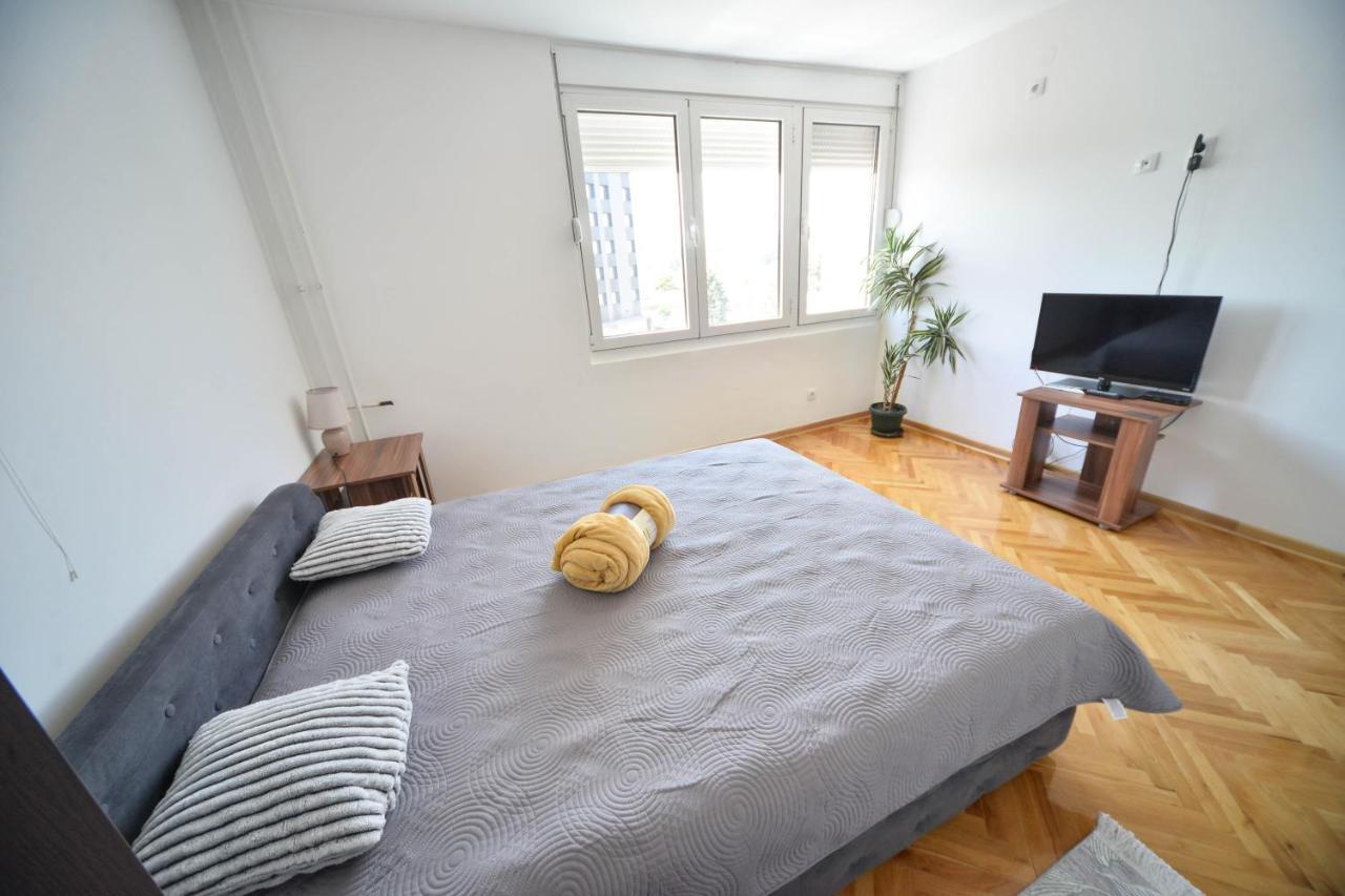 Apartman Centar Lux Πίροτ Εξωτερικό φωτογραφία