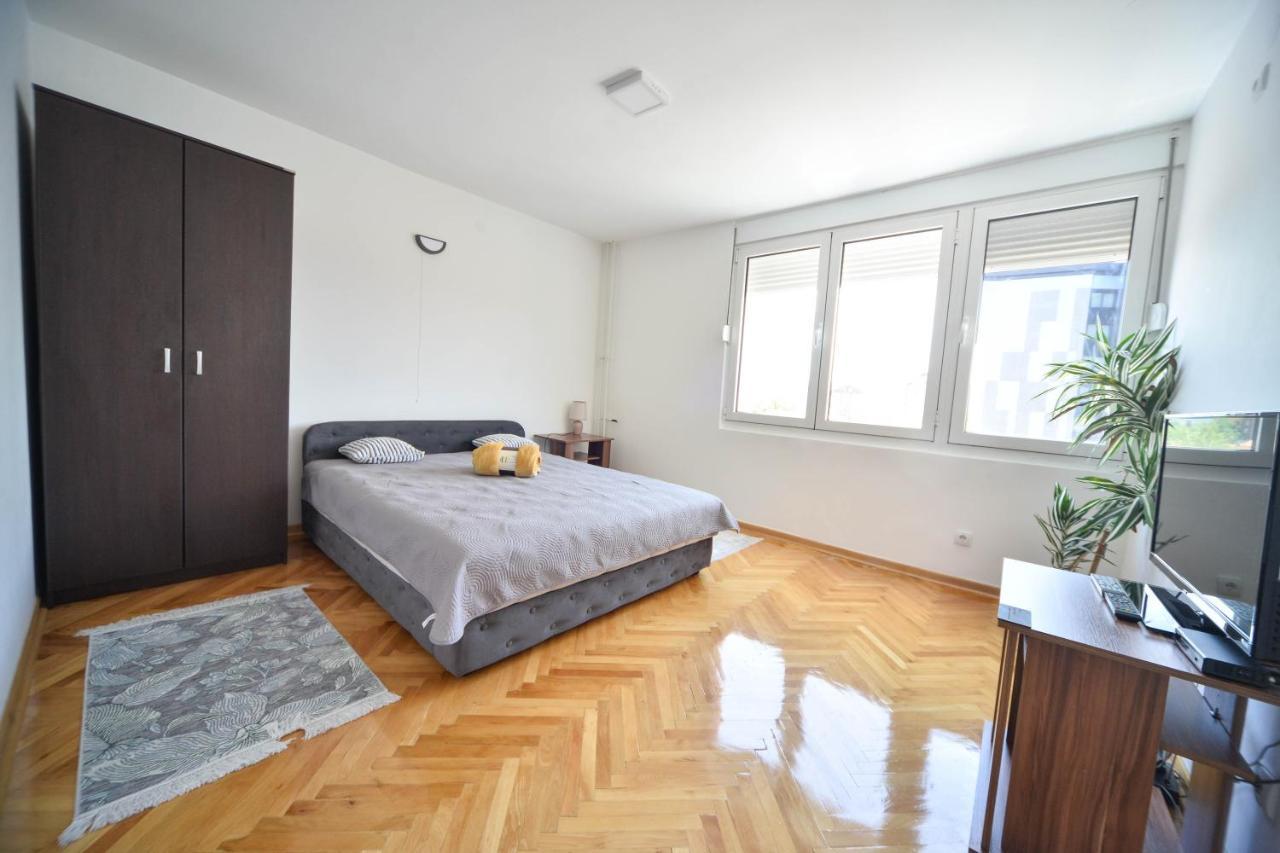 Apartman Centar Lux Πίροτ Εξωτερικό φωτογραφία