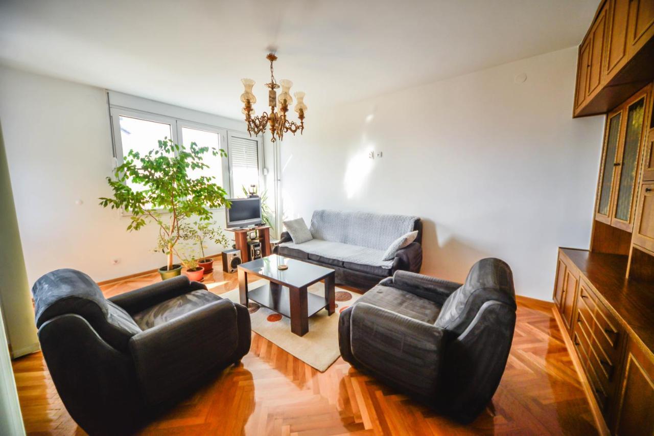Apartman Centar Lux Πίροτ Εξωτερικό φωτογραφία