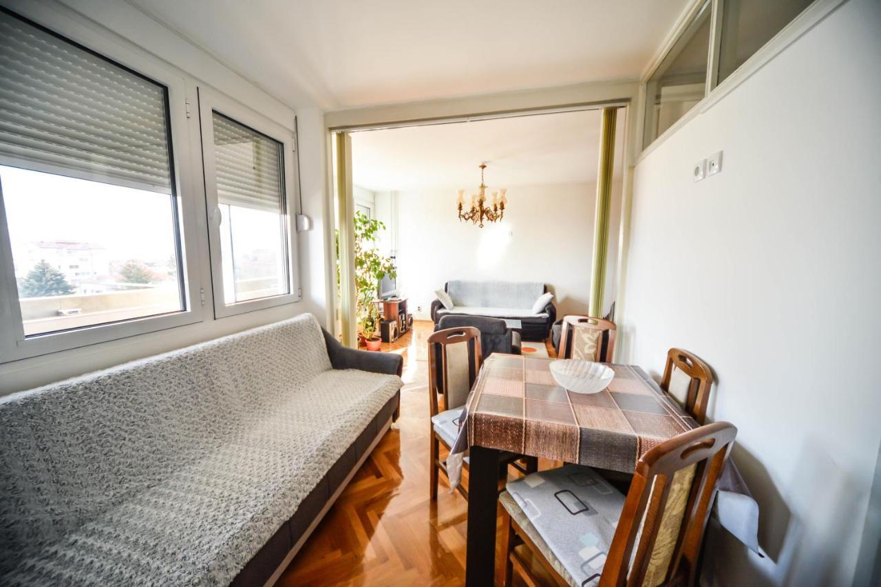 Apartman Centar Lux Πίροτ Εξωτερικό φωτογραφία